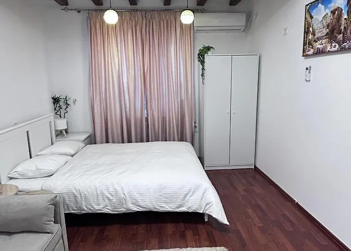 בית הארחה Casa Joy 3*